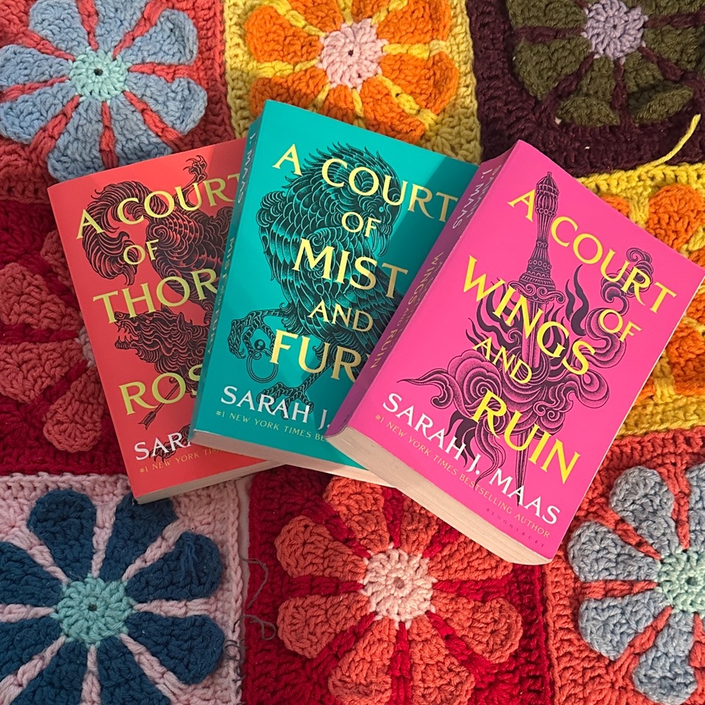Viral A Court of Thorns and Roses Series by Sarah J. Maas (first 3)